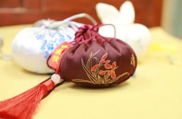 衣襟藏药香，千年护安康——柯桥区中医医院端午香囊药粉已上线